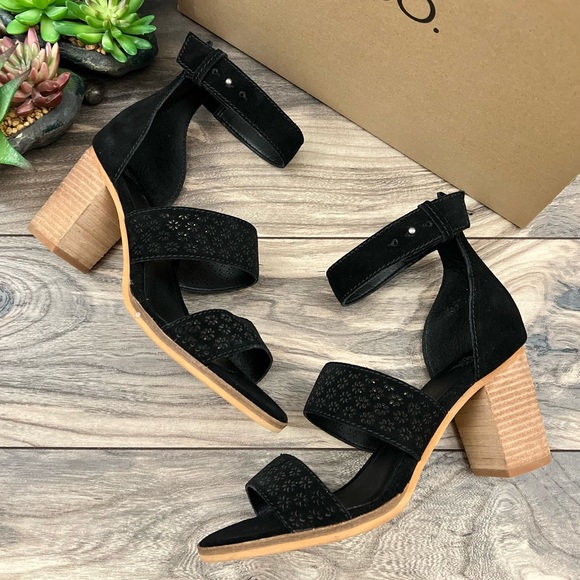 NIB Frye & Co. Bryn Ankle Strap Black Perforated Leather City Sandal Heels 8M - Picture 3 of 12